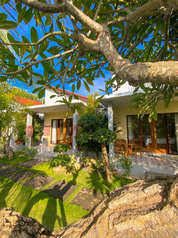 Gayatri Bungalows Batununggul Exterior photo